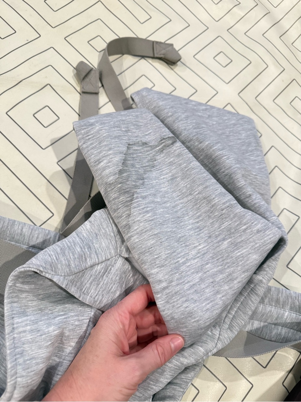 Ergoaby Embrace Soft Grey - Picture 5 of 16